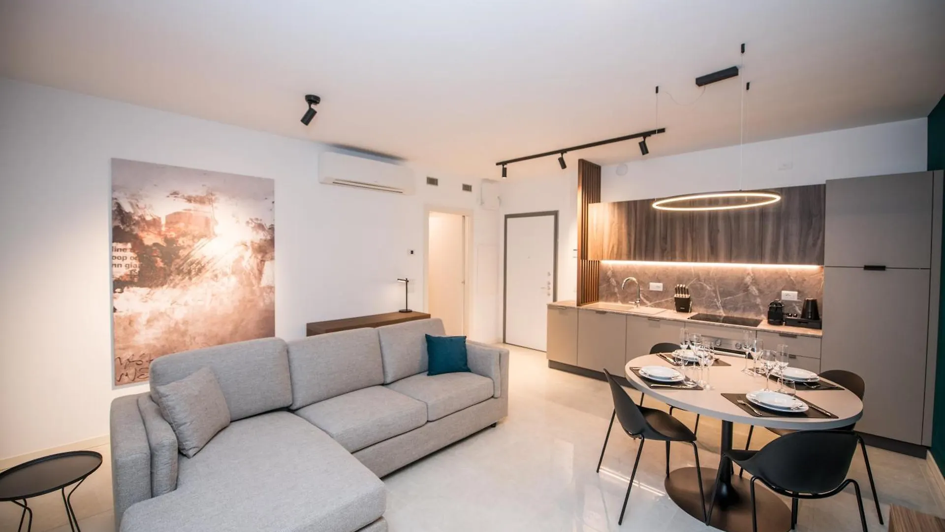 Compagnoni Luxe - Terrace & Spa Milan 0*,